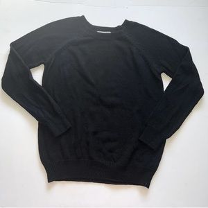 • Black sweater •